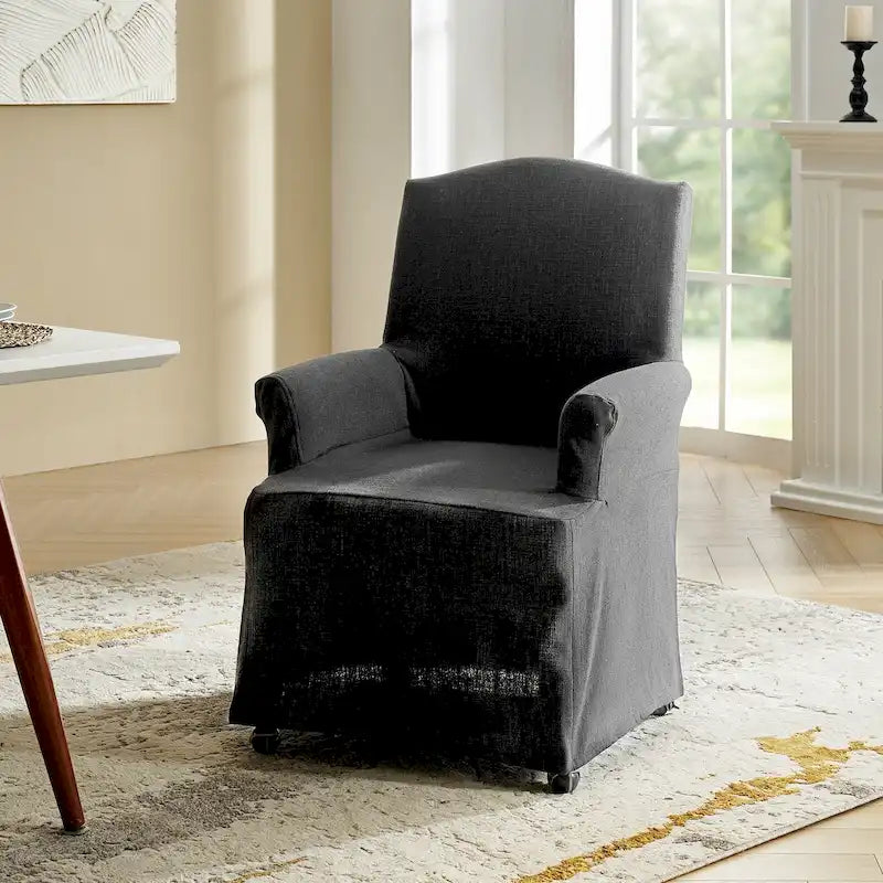 Le produit comprend des fauteuils rembourrés avec des pieds en bois massif.