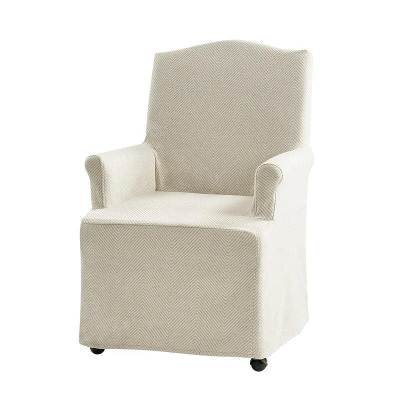 Le produit comprend des fauteuils rembourrés avec des pieds en bois massif.