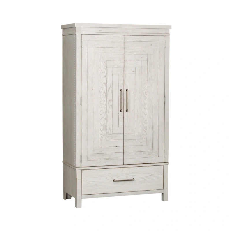 Armoire de style ferme moderne, blanche et patinée, trouvée au marché aux puces